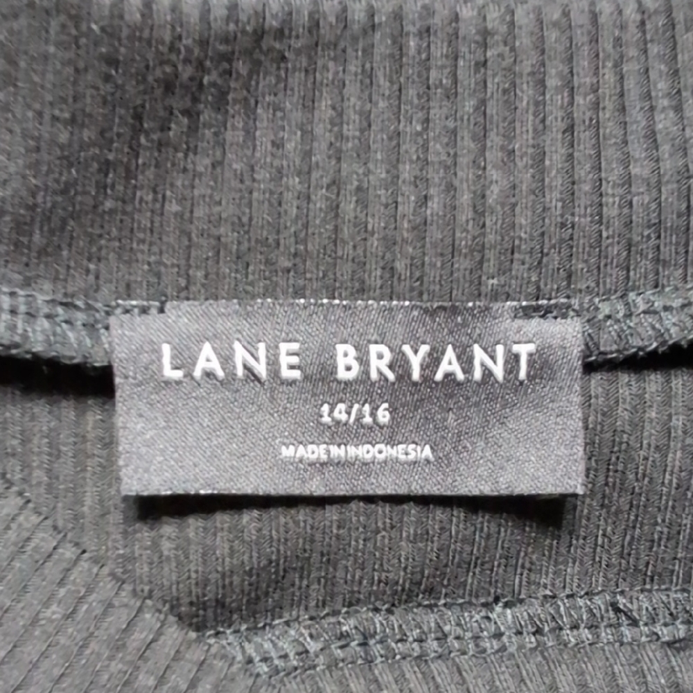 NWOT Lane Bryant Fitted Cut-Out Neck Side Ruched Top - Picture 2 of 5